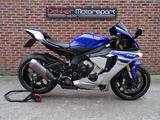 YAMAHA YZF R1