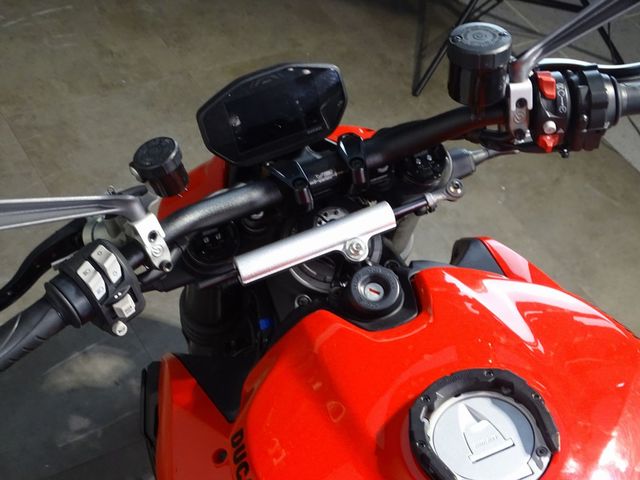 ducati - streetfighter-v2