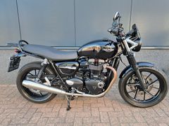 TRIUMPH STREET TWIN