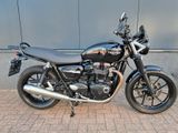 TRIUMPH STREET TWIN
