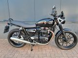 TRIUMPH STREET TWIN