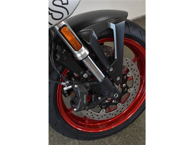 suzuki - gsx-8s