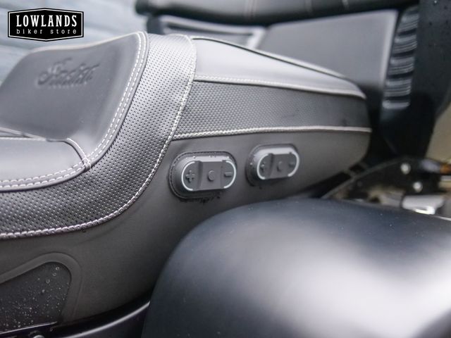 indian - roadmaster-dark-horse