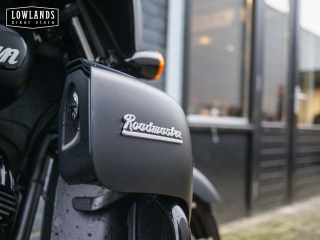 indian - roadmaster-dark-horse