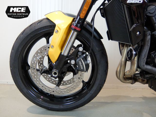 triumph - trident-660