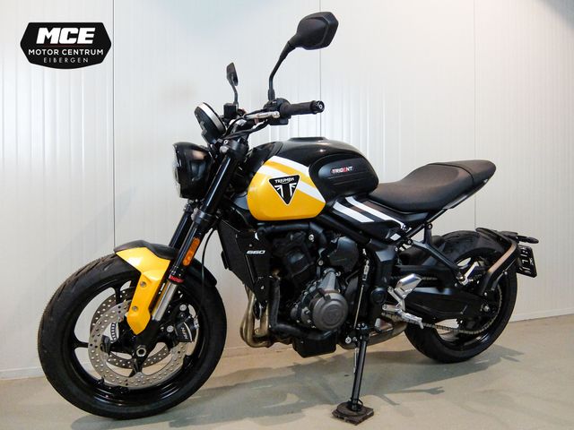 triumph - trident-660