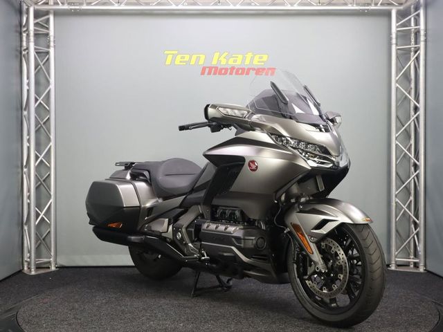 honda - gl-1800-goldwing-f6b
