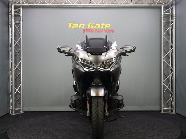 honda - gl-1800-goldwing-f6b