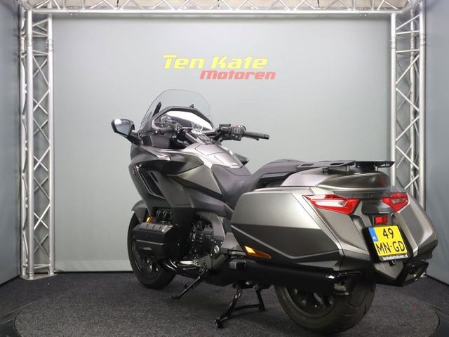 honda - gl-1800-goldwing-f6b