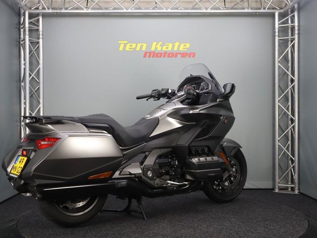 honda - gl-1800-goldwing-f6b