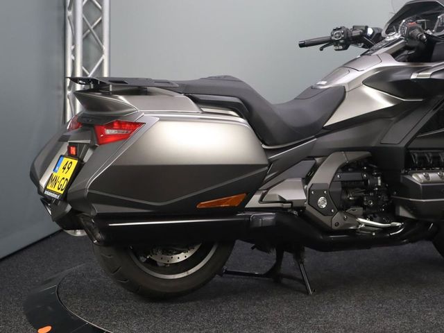 honda - gl-1800-goldwing-f6b