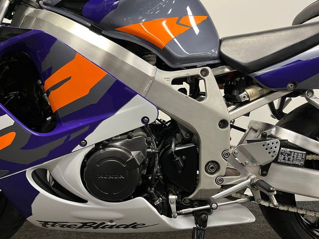 honda - cbr-900-rr-fireblade