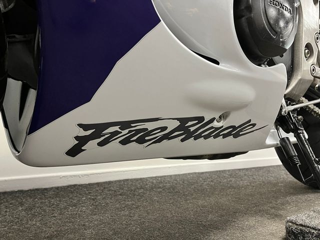 honda - cbr-900-rr-fireblade