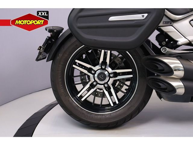 triumph - rocket-3-gt