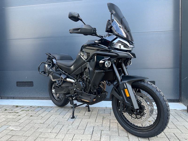 Cfmoto 800MT Explorer Triple Black 2026 nieuw