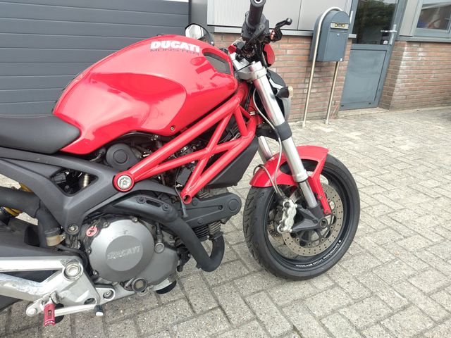 ducati - monster-696