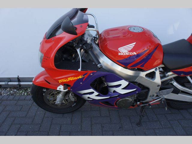 honda - cbr-900-rr-fireblade