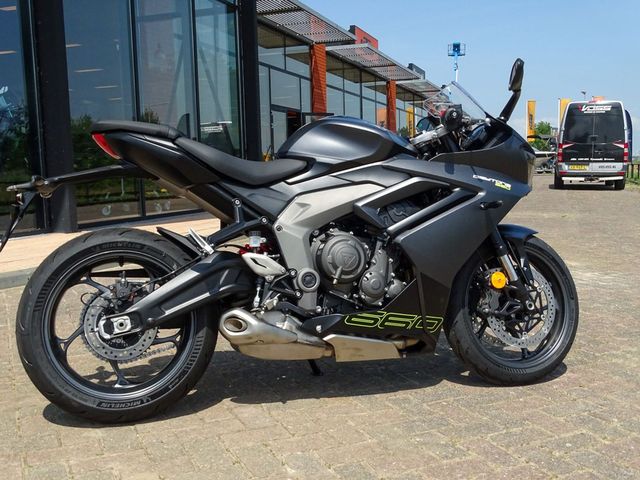 triumph - daytona-660