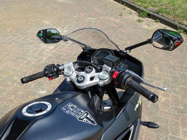 triumph - daytona-660