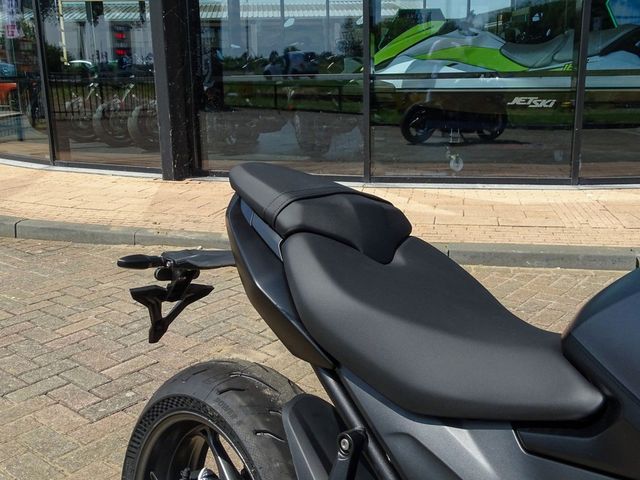 triumph - daytona-660