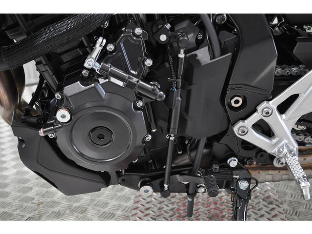 suzuki - gsx-8t