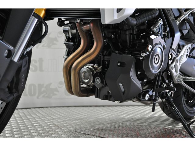 suzuki - gsx-8t