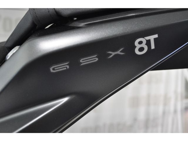suzuki - gsx-8t