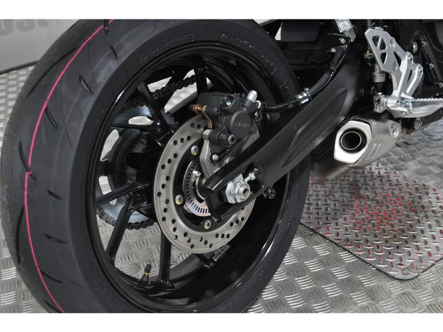 suzuki - gsx-8t