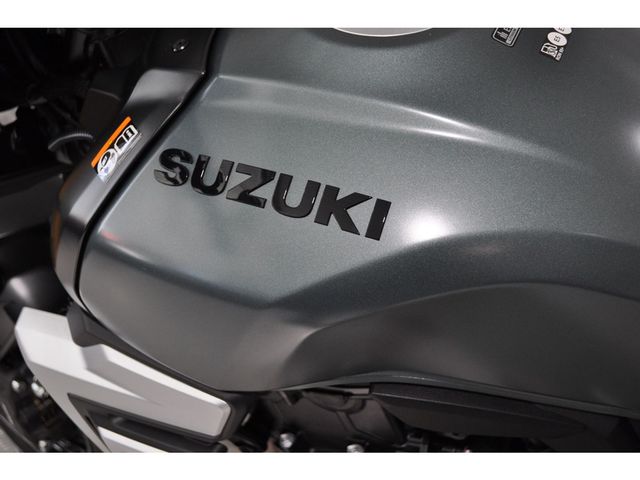 suzuki - gsx-8t
