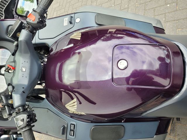 honda - st-1100-pan-european