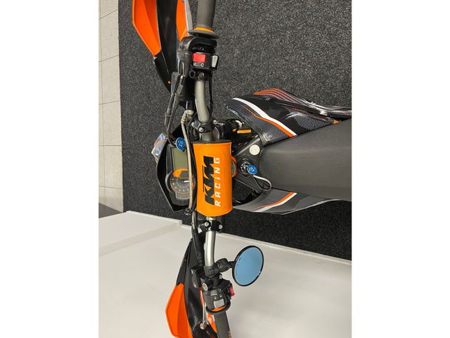 ktm - 690-supermoto-r