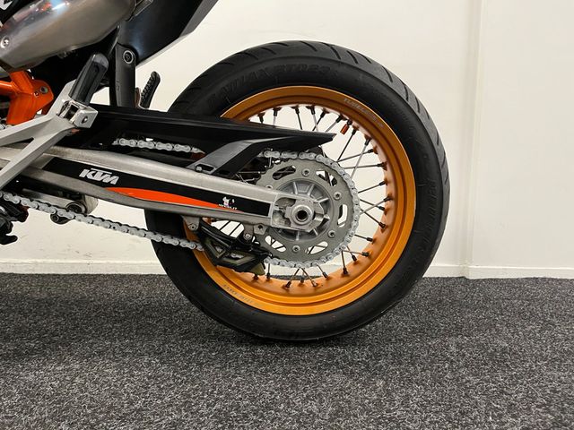 ktm - 690-supermoto-r