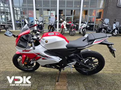 YAMAHA YZF R 125 – foto 3
