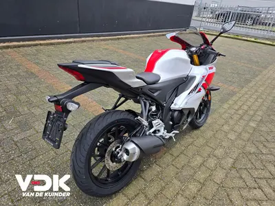 YAMAHA YZF R 125 – foto 4