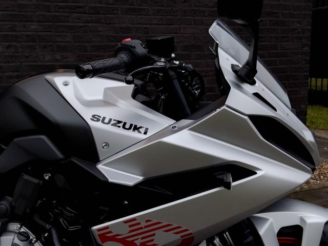 suzuki - gsx-8r