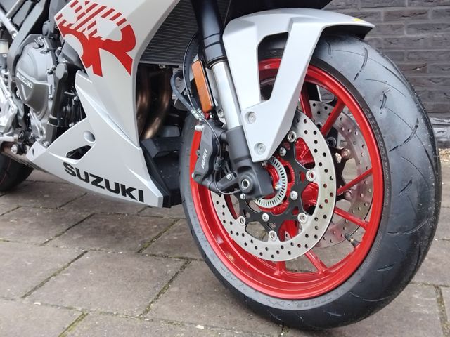 suzuki - gsx-8r