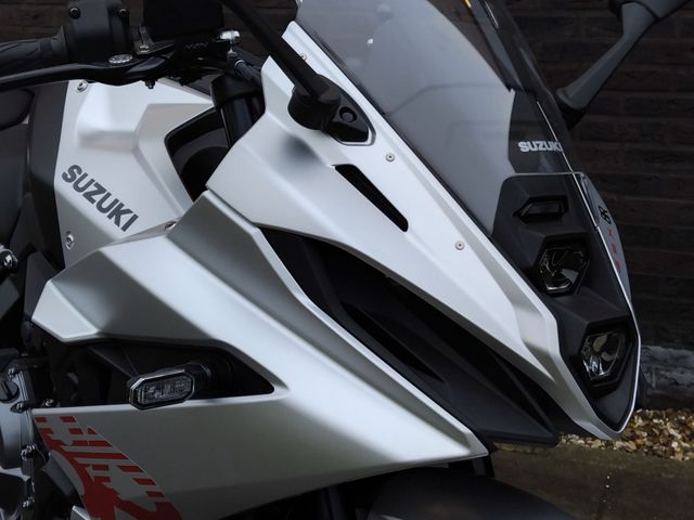 suzuki - gsx-8r