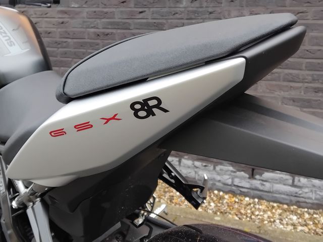 suzuki - gsx-8r