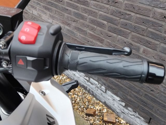 suzuki - gsx-8r