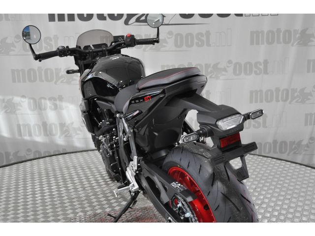 suzuki - gsx-8tt