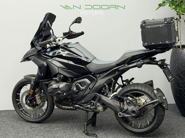 bmw - r-1300-gs-triple-black