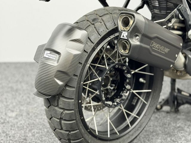 bmw - r-1300-gs-triple-black