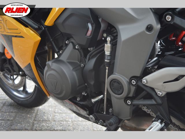 triumph - daytona-660
