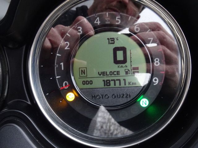 moto-guzzi - mgx-21