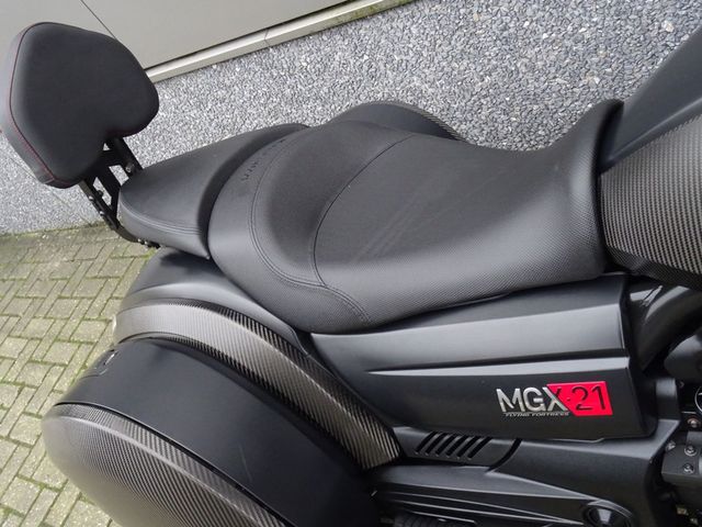moto-guzzi - mgx-21