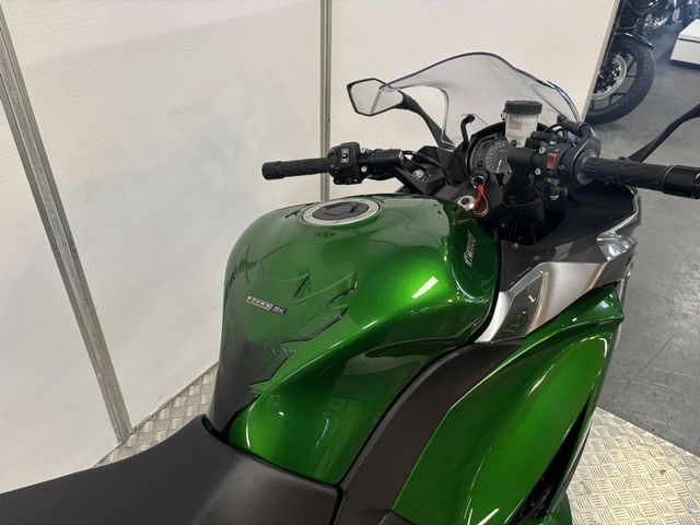 kawasaki - z-1000-sx-abs