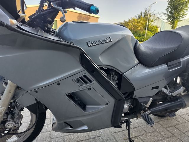 kawasaki - gtr-1000