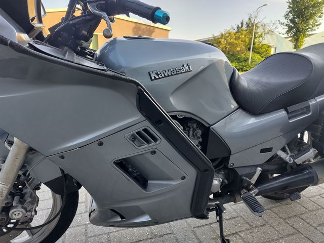 kawasaki - gtr-1000