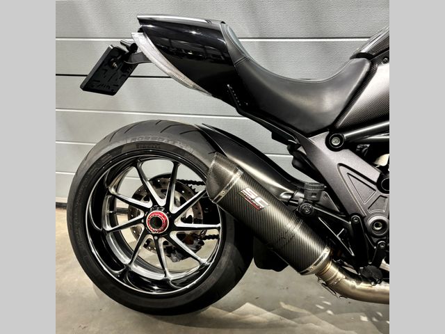 ducati - diavel-carbon