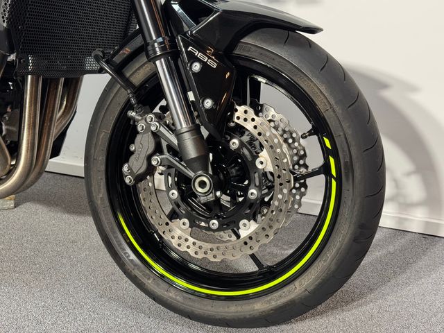 kawasaki - z900